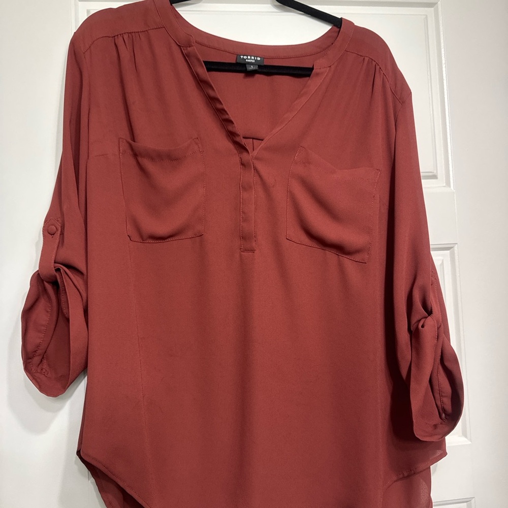 Torrid Harper Blouse Rust Roll Tab Sleeves Size 1